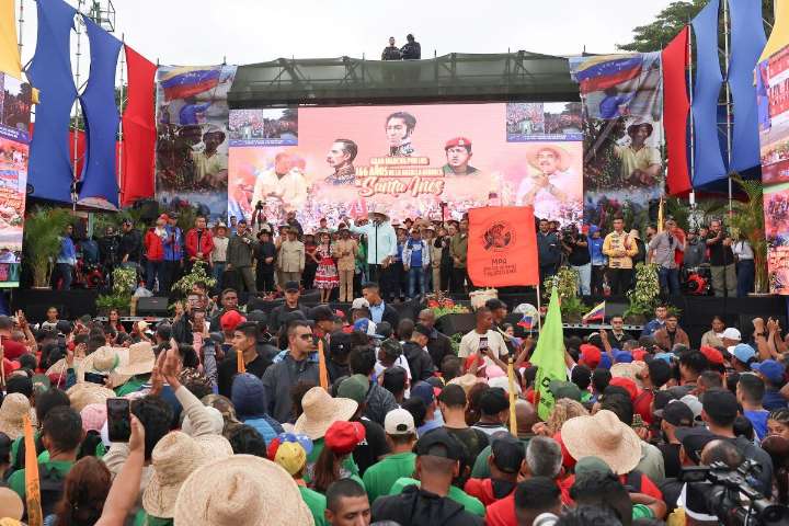 Maduro pide estar preparados para "partirle los dientes" a EU si "hiciera falta"