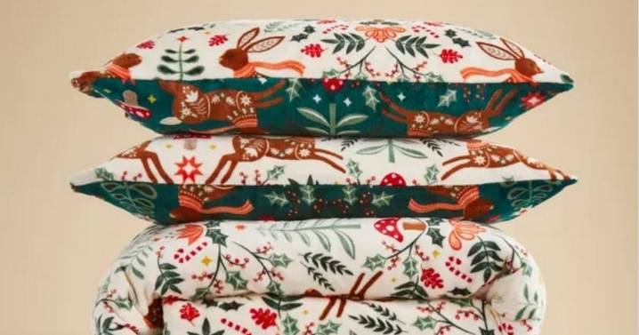 Dunelm's £25 duvet set that's 'warm and cosy for cold Christmas nights'