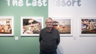 Muere a los 73 años el fotógrafo Martin Parr, reconocido por plasmar las singularidades de la sociedad británica con humor y fina ironía