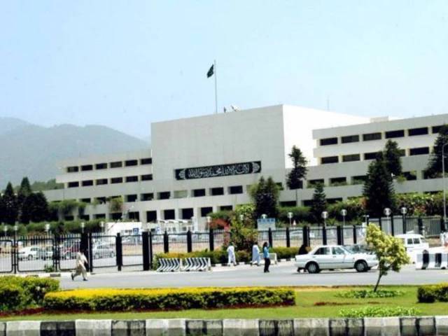National Assembly limits secretariat posts, introduces merit