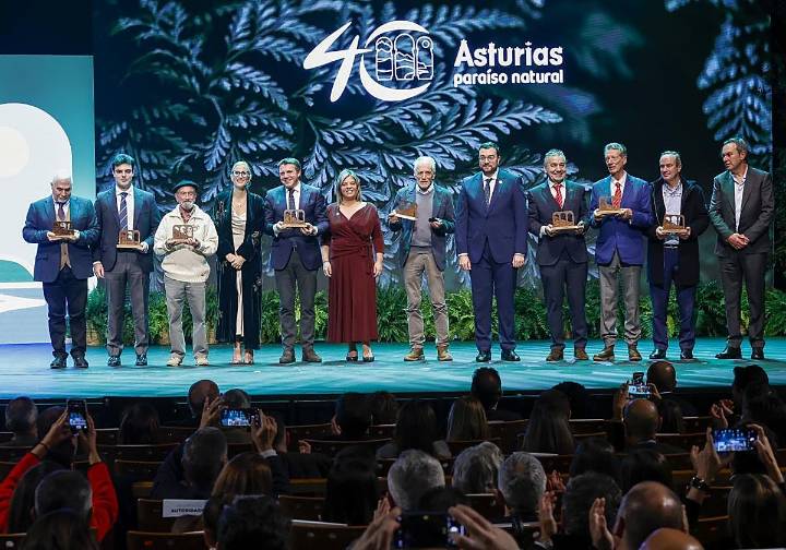 Adrián Barbón: «Sepamos cuidar nuestro modelo turístico, no queremos morir de éxito»