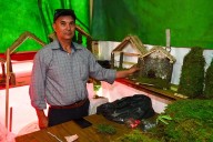 PERSONAJE | Rogelio, una vida compartida creando arbolitos y portales navideños