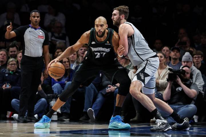 Deadspin | Timberwolves ride big fourth quarter to down Spurs