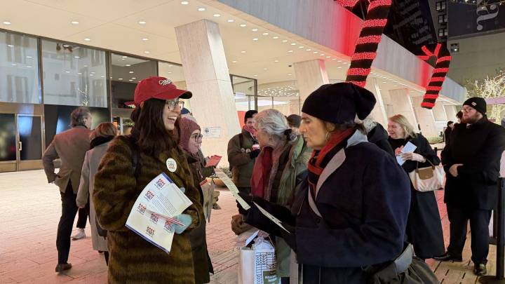 New Yorker Union Staffers Leaflet Netflix Documentary Screening