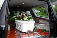 Funeral Attendee Complains About Hearse Driver’s Unconventional Hair