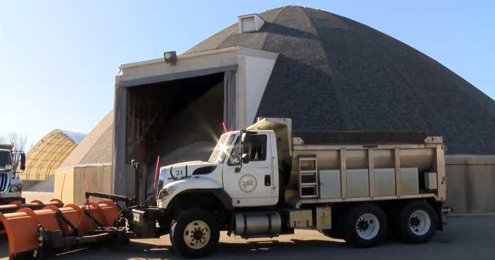 City of Rockford starts salting roads ahead of possible ice and freezing rain on Tuesday