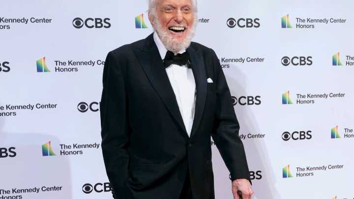Los secretos de la longevidad, según Dick Van Dyke: cumple cien años y aconseja evitar estas dos cosas comunes