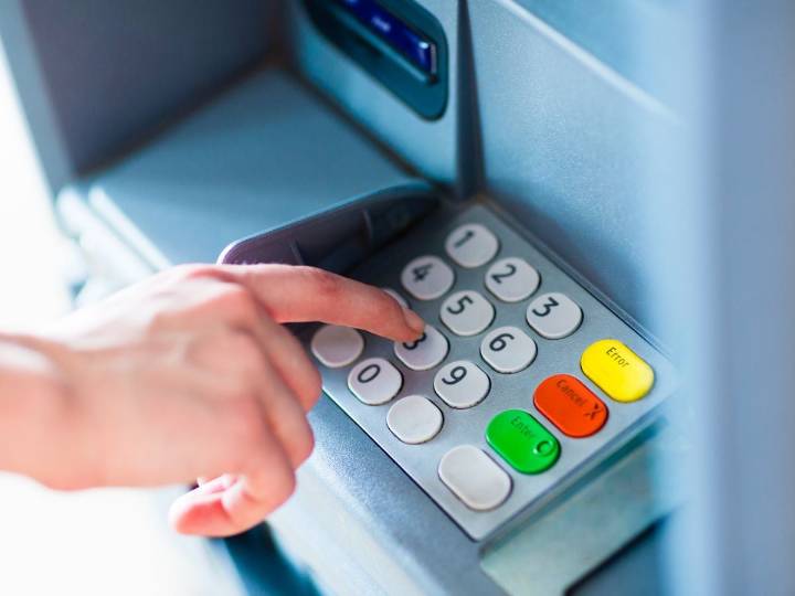 ¿Cómo detectar trampas en cajeros automáticos? Así puedes proteger tu tarjeta