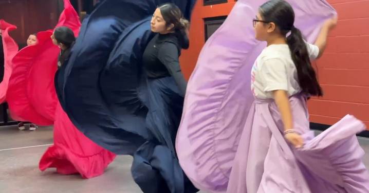 Grupo de folklorico de Idaho preserva las tradiciones a través de presentaciones navideñas de Las Posadas