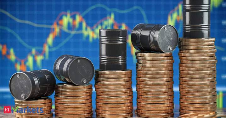 Oil prices head for 2% weekly gain as Fed hopes boost market, Venezuela tensions loom