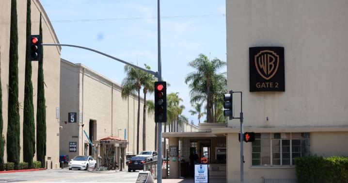 Cinemas and unions sound alarms over Netflix