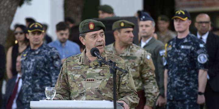 El nuevo ministro de Defensa se anotó un triunfo y planea una auditoría sobre la obra social de los militares