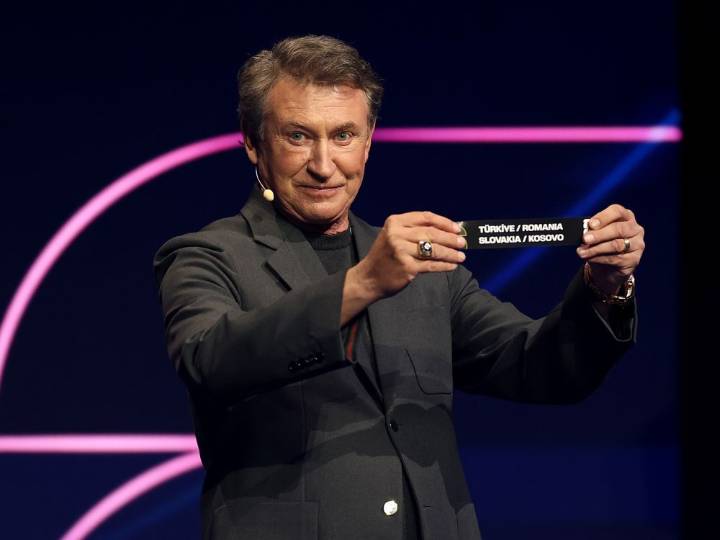 Wayne Gretzky flubs country names during World Cup draw