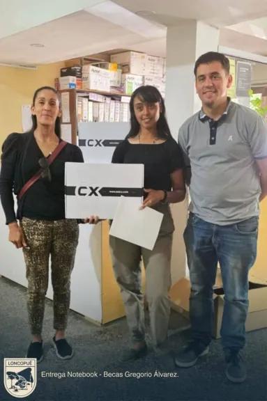 Entregaron notebooks a estudiantes de Loncopué y El Huecú por el Plan Gregorio Álvarez