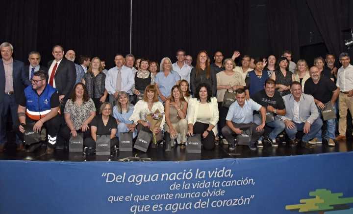 Reconocieron a estatales con 25 años de trabajo