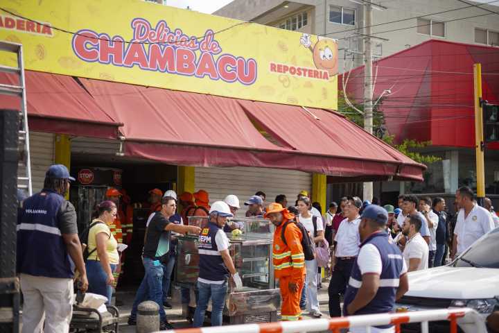 Desalojan 35 negocios en Chambacú y restituyen el predio a Cartagena