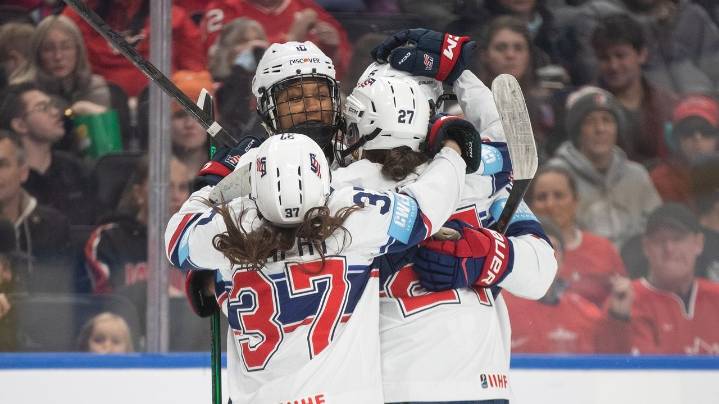 US women's hockey team beats Canada 4-1 in Edmonton to sweep Rivalry Series