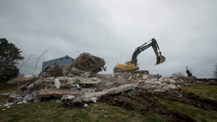 Ordenan el derribo en Chantada de una casa construida con licencia para un pajar