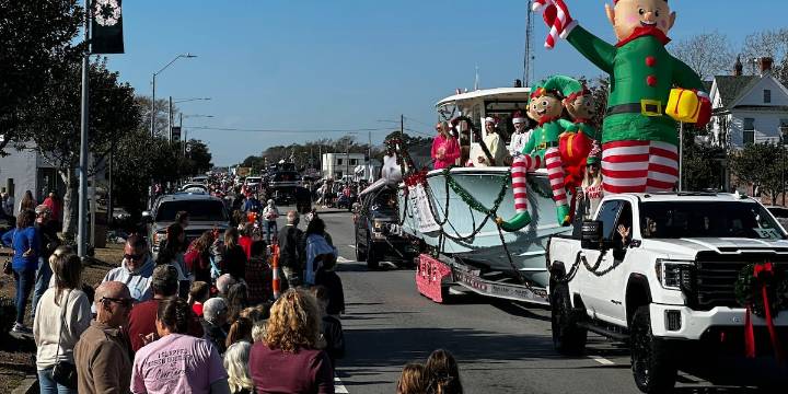 Thousands gather for Morehead City’s Christmas parade