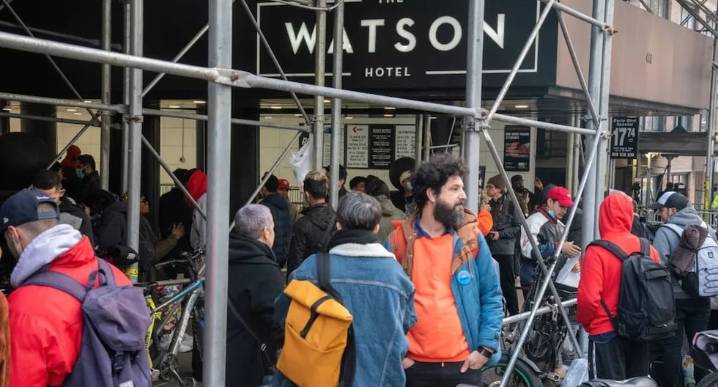 EE.UU. reduce vigencia de permisos laborales para cientos de miles de migrantes