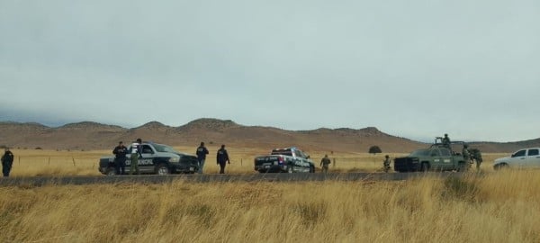 Dejan dos ejecutados en la carretera Anáhuac a Riva Palacio