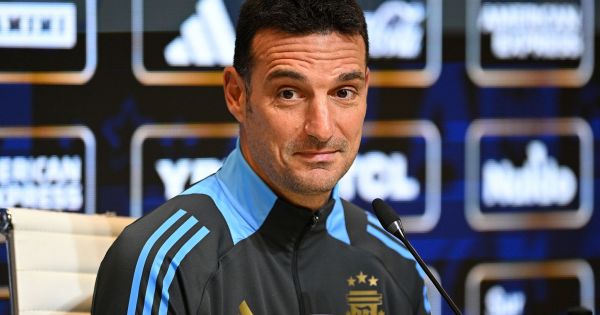 Lo que llevó Lionel Scaloni a Washington emocionó a todos: miles se quebraron