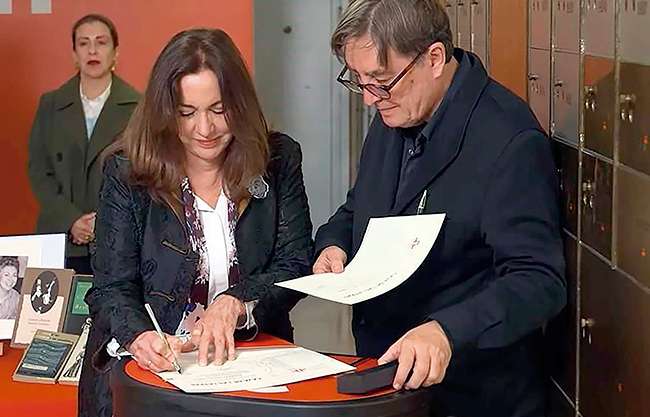 Entregan al Cervantes tesoros de Castellanos, Depositan manuscritos