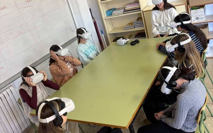 L'Institut Martí l'Humà de Montblanc utilitza la realitat virtual prevenir les violències masclistes entre els adolescents