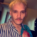 Periodista de día, líder de una red de pederastia satánica de noche