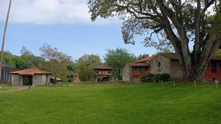 El Mercadín d’Avientu del Museo del Oriente de Asturias, este sábado, más solidario que nunca