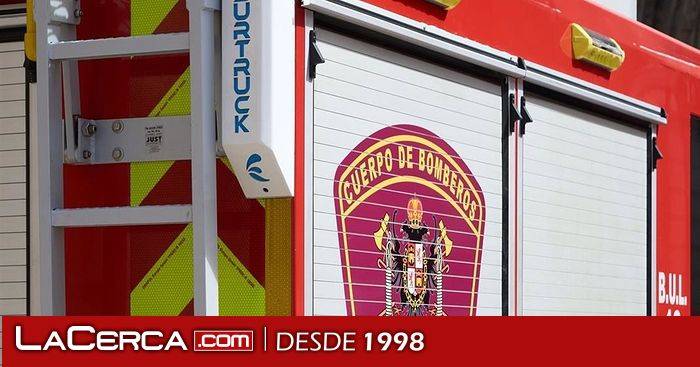 Trabajan en la extinción de un incendio en un bloque de viviendas de Toledo tras registrarse una explosión