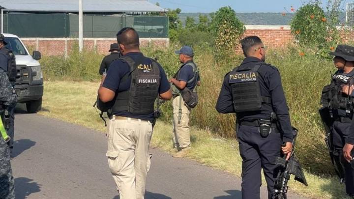 FGR abre investigación tras la explosión de automóvil frente a una comandancia de la policía comunitaria de Coahuayana