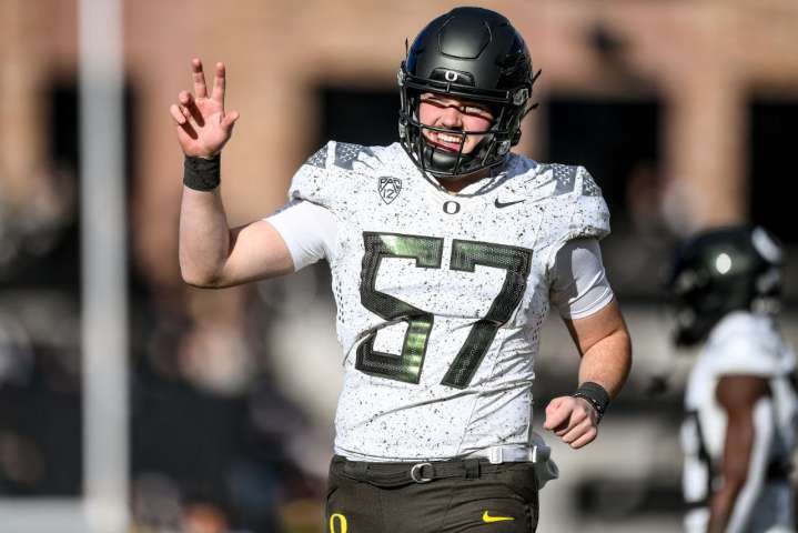 Oregon long snapper Luke Basso accepts Senior Bowl invite