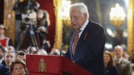 Felipe González se muestra partidario de que el rey Juan Carlos I esté en España