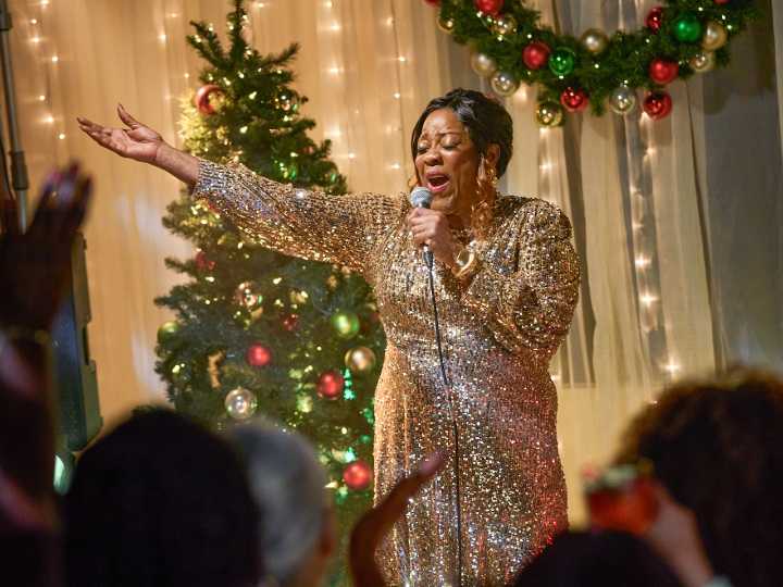 How to watch Lifetime’s ‘Deck the Hallways’ premiere for free without cable