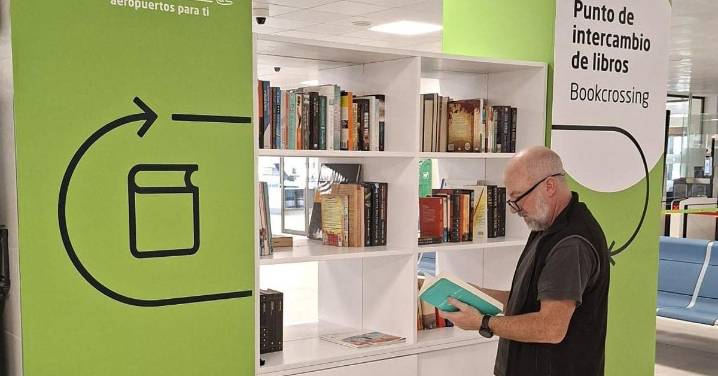 El Aeropuerto de Granada estrena un punto de intercambio de libros