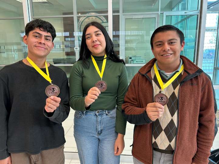 Obtienen estudiantes de la UT Paso del Norte tercer lugar en la FECI