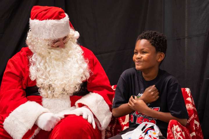 Michigan ‘Signing Santa’ event makes holiday wishes come true for deaf children
