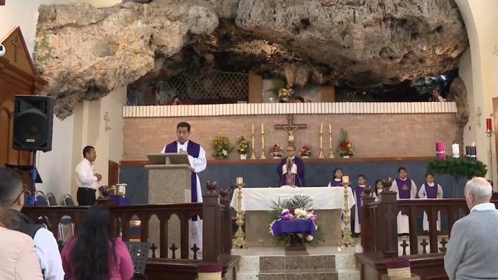 Peregrinos Llegan a El Chorrito por Nueva Escultura de Virgen de la Misericordia