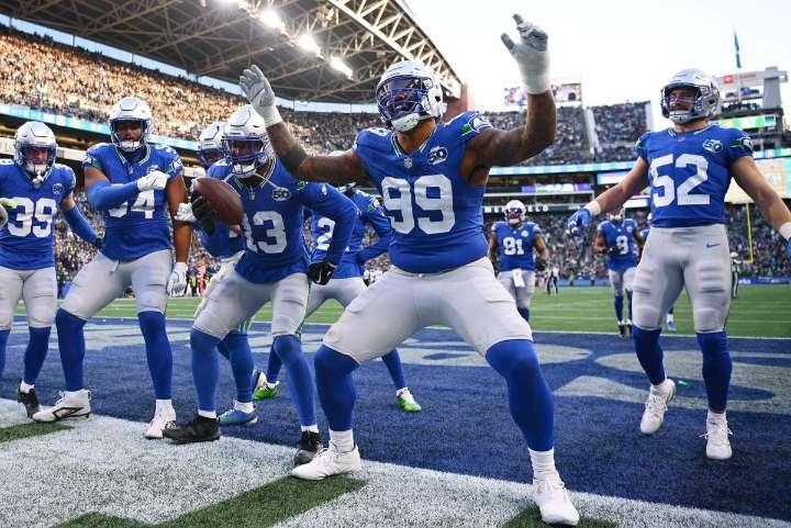 Seahawks' dominant defense hits new milestone vs. Vikings, as path to NFC's top seed widens