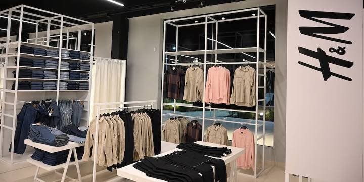 Una cadena de supermercados empezó a vender ropa de H&M: en qué locales y a qué precios se pueden encontrar las prendas