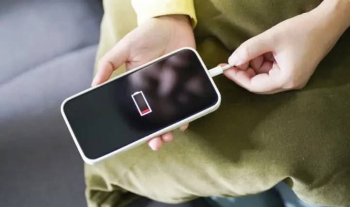 ¿Tu celular muere con el frío? La explicación que nadie te contó