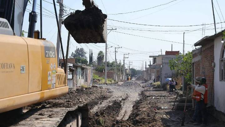 Salamanca avanza en la pavimentación de la calle Reforma; modernizan red hidráulica y alumbrado