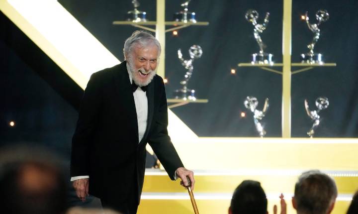 El afable y legendario actor de comedia Dick Van Dyke cumple 100 años