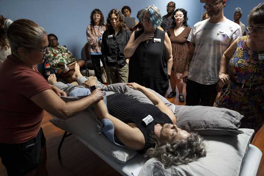 More people are caring for dying loved ones at home. A New Orleans nonprofit shows them how.