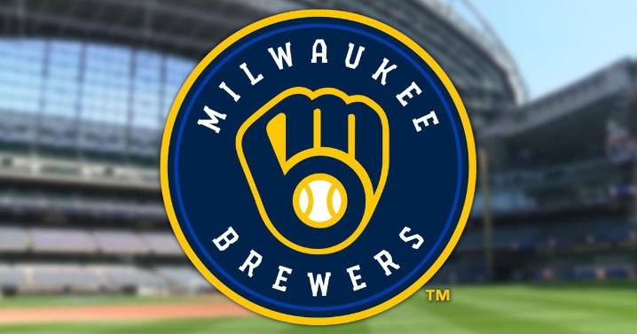 Brewers deal OF Collins, RHP Mears to Royals