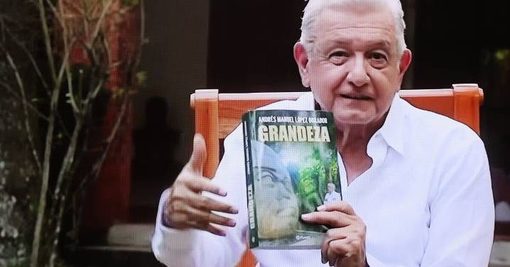 Darwin, racismo y civilizaciones: los temas de “Grandeza”, el último libro de AMLO