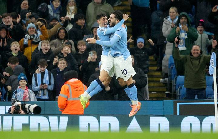 ¡Lo que inventó! Manchester City goleó con un lujo de Cherki que Guardiola no se lo vio ni a Messi