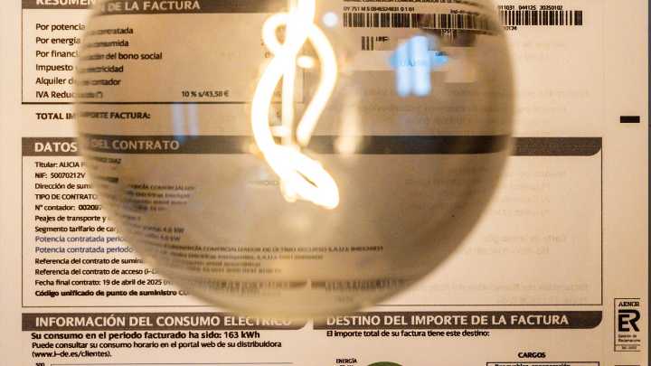 La factura de la luz bajará en 2026 gracias a las renovables: así se notará el ahorro