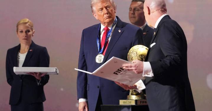 FIFA otorga a Donald Trump un premio de la paz, alejándose de su enfoque tradicional en el deporte